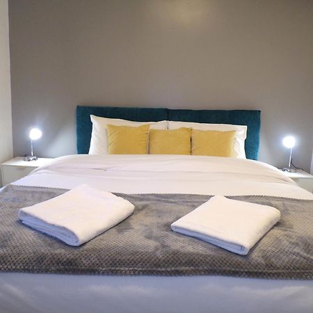 Hazelhurst House - 4 Bedrooms 2 Bathrooms Stoke-on-Trent Bagian luar foto