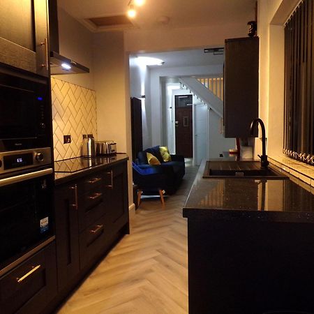 Hazelhurst House - 4 Bedrooms 2 Bathrooms Stoke-on-Trent Bagian luar foto