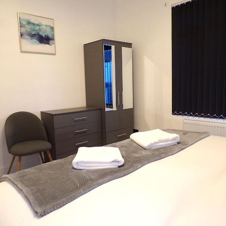 Hazelhurst House - 4 Bedrooms 2 Bathrooms Stoke-on-Trent Bagian luar foto