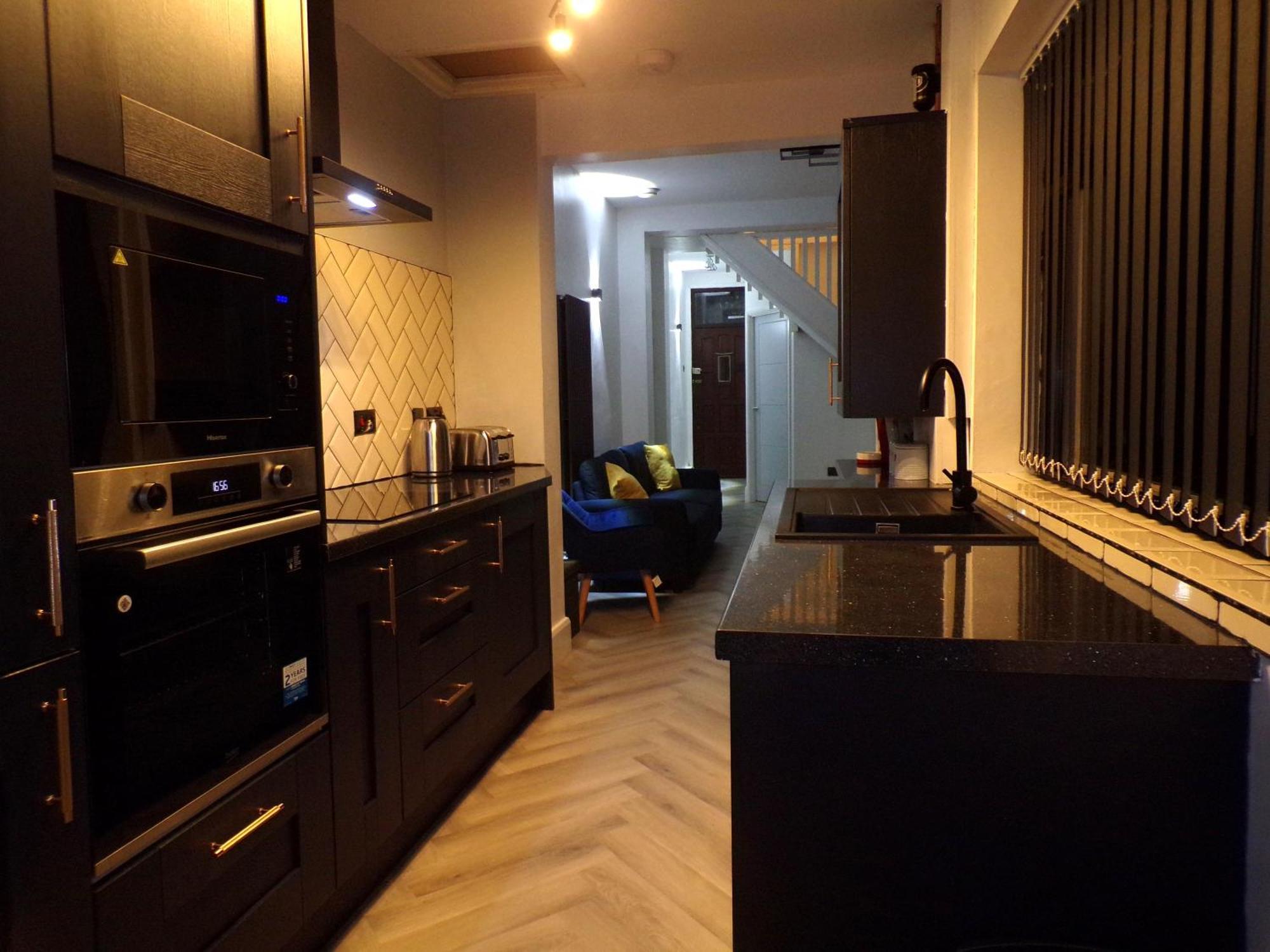 Hazelhurst House - 4 Bedrooms 2 Bathrooms Stoke-on-Trent Bagian luar foto