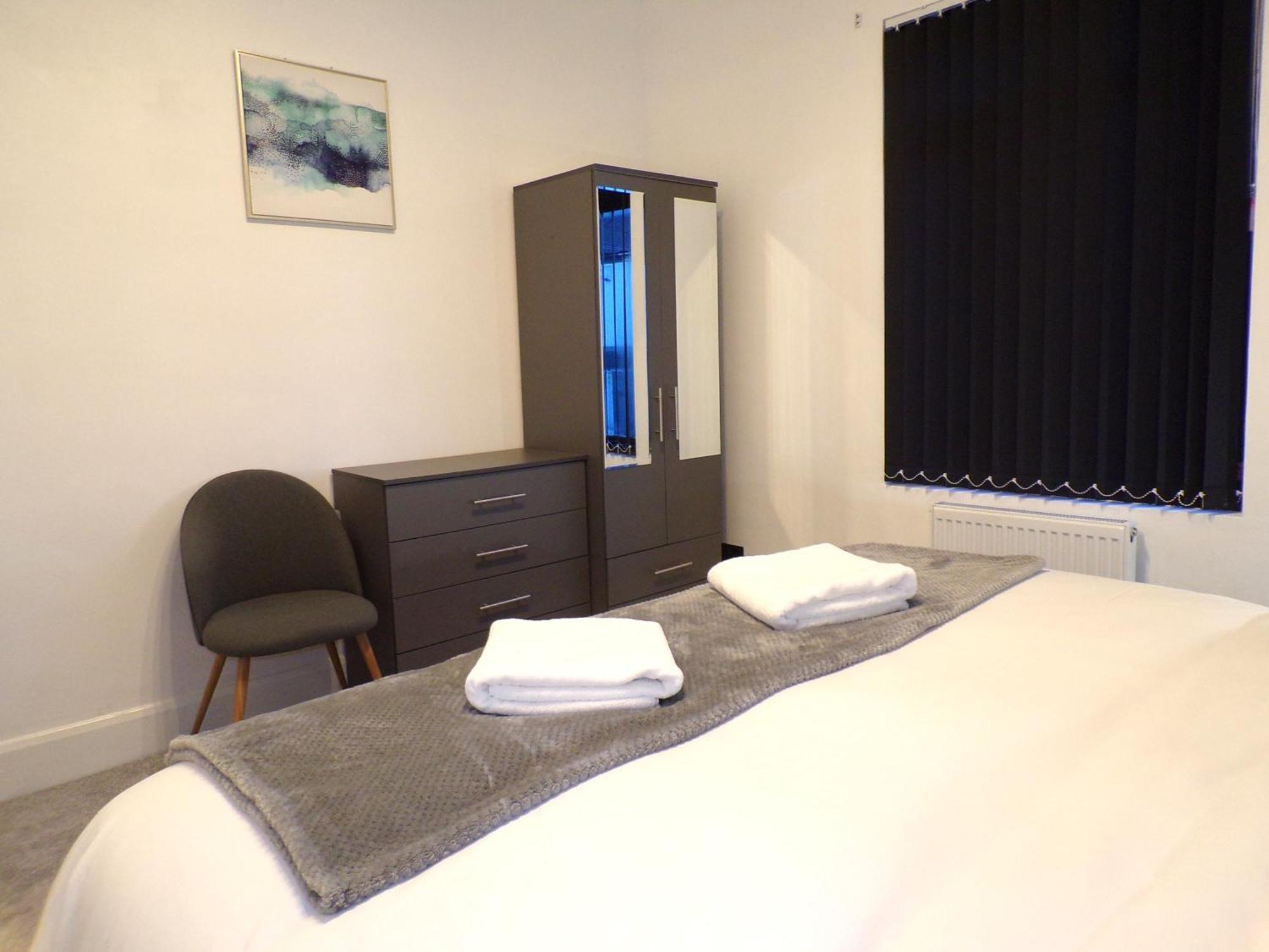 Hazelhurst House - 4 Bedrooms 2 Bathrooms Stoke-on-Trent Bagian luar foto