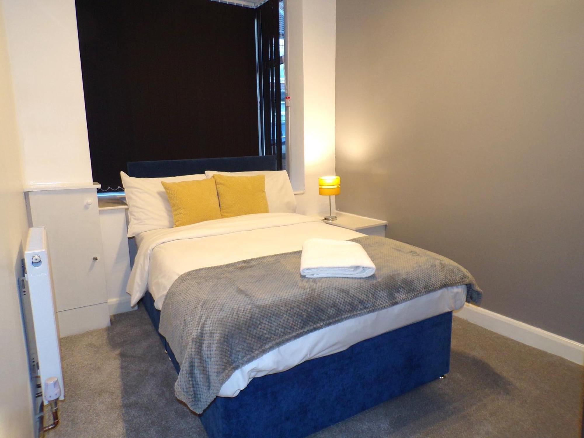 Hazelhurst House - 4 Bedrooms 2 Bathrooms Stoke-on-Trent Bagian luar foto