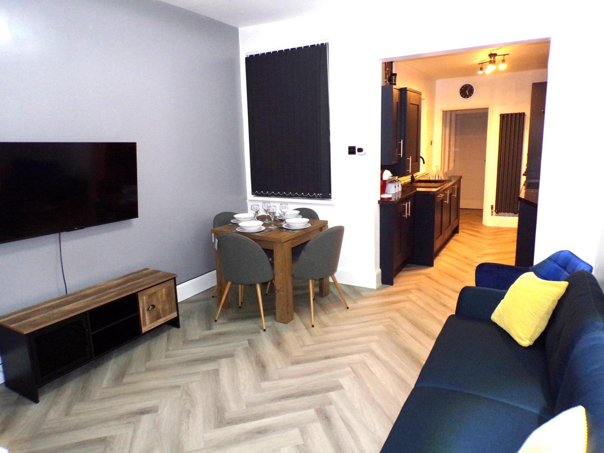 Hazelhurst House - 4 Bedrooms 2 Bathrooms Stoke-on-Trent Bagian luar foto